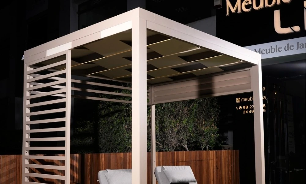 Pergola toit panneau sandwich – protection totale contre pluie et soleil.